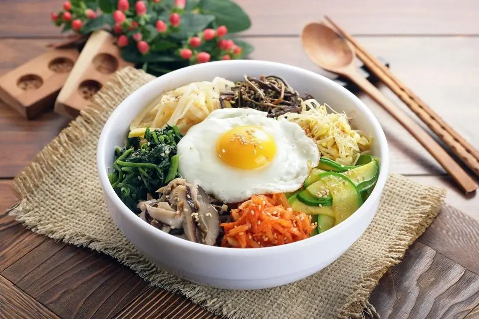 Kore Yemeği Bibimbap – Karışık Sebzeli Pirinç Tarifi